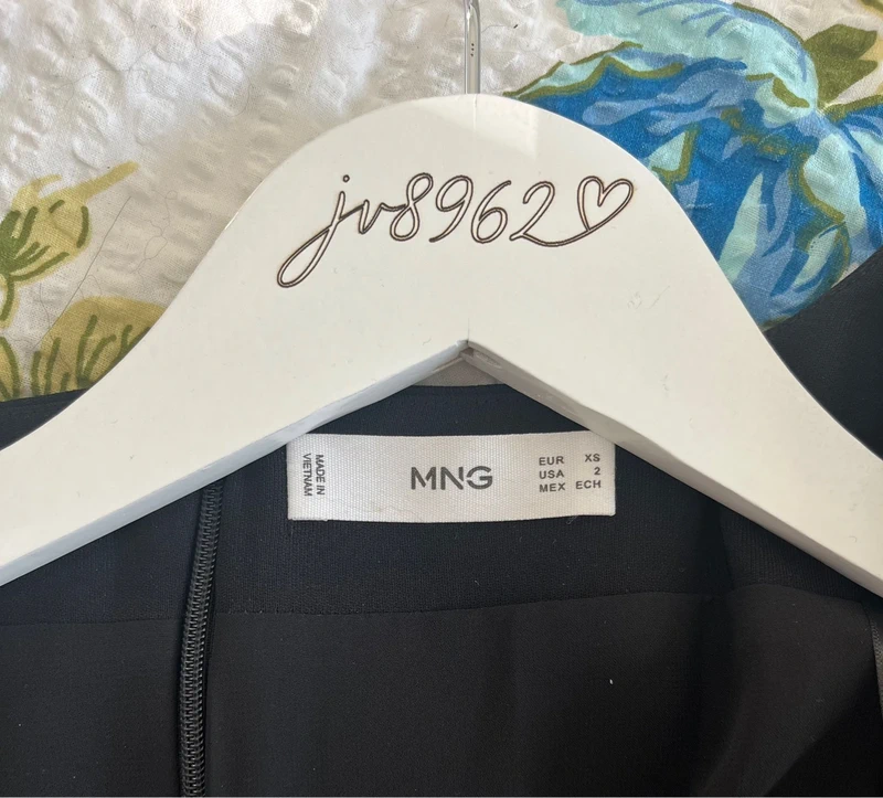 Elegantní černé šaty Mango — fotka 4