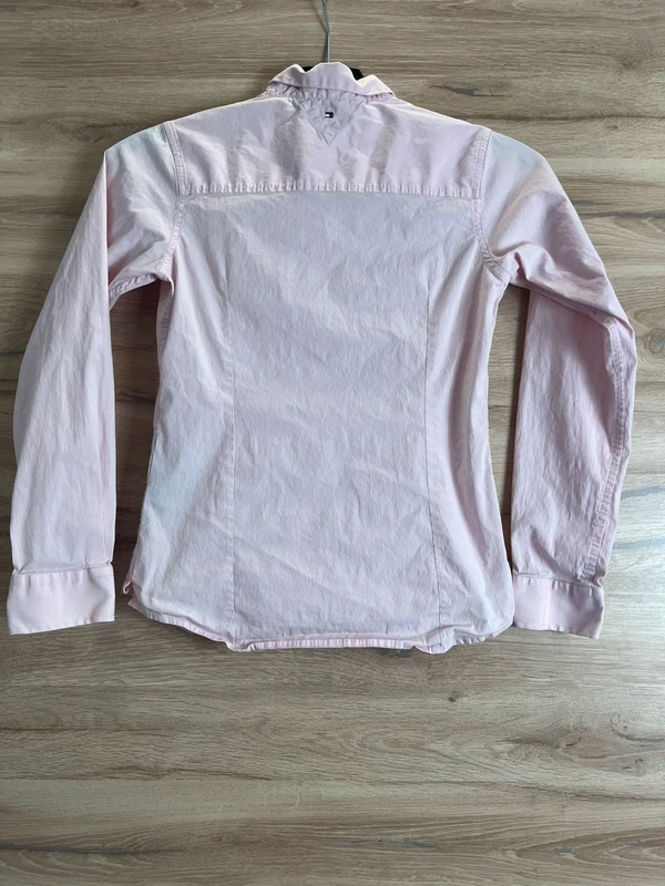 Tommy Hilfiger růžová košile — detail