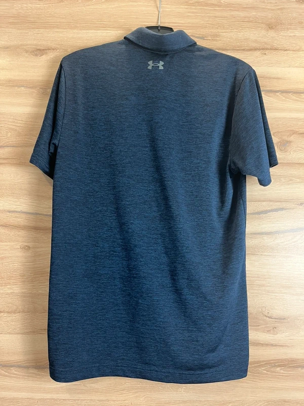 Under Armour sportovní polo — detail